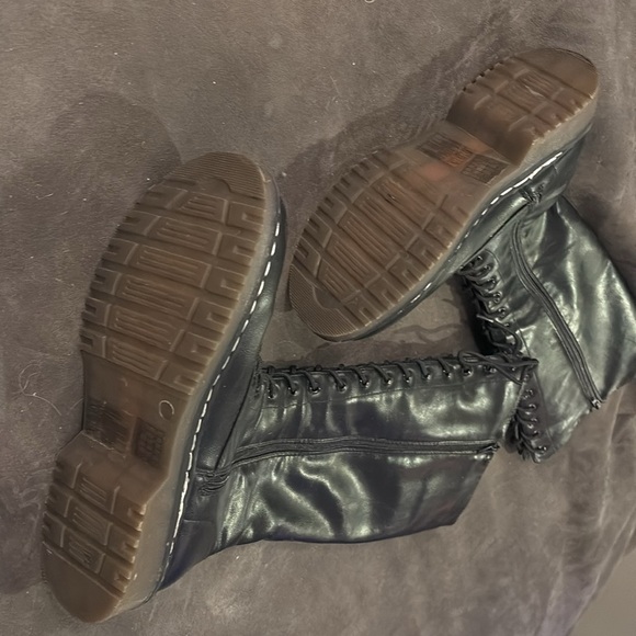 High combat boots. Zip up. Rubber treads, contrast stitch - Picture 5 of 6